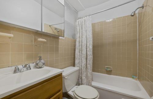 Manhattan Valley Apartment | Cozy Park Side Living: Pet and Child Friendly Retreat