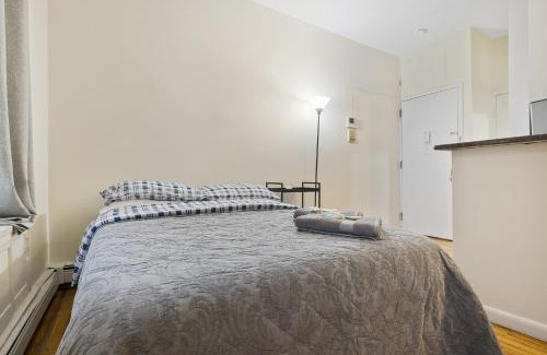 Manhattan Valley Apartment | Cozy Park Side Living: Pet and Child Friendly Retreat