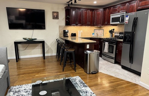 Union City Apartment | Park View - Apt 1 - 3 Bedroom - 15 Mins to NY