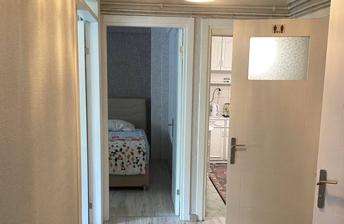 Bakırkoy Apartment | Park View Bakirkoy: Family-Friendly Stay with Pet Perks