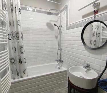 Ferencvaros Apartment | Elegant Park View Hotel with River Access & Pet-Friendly Amenities