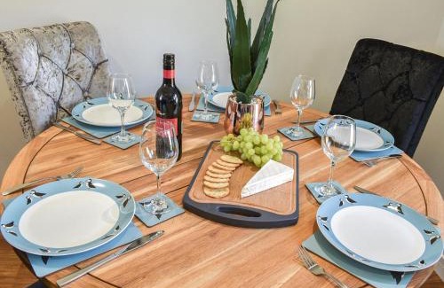 Martham House | Pet-Friendly Park View: Guest Rated 10/10 for Families