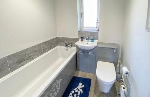 Martham House | Pet-Friendly Park View: Guest Rated 10/10 for Families