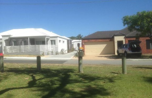 Balga House | Park View Holiday Getaway: Pet-Friendly Retreat Awaits