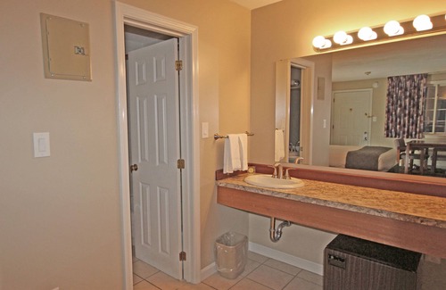 Salem Hotel | Convenient Park View Inn in Salem with Family-Friendly Amenities