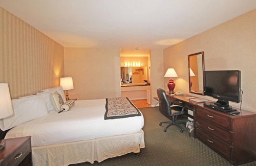 Salem Hotel | Convenient Park View Inn in Salem with Family-Friendly Amenities