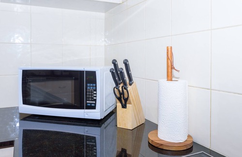 Caulfield North Apartment | Modern Park View Apartment with Balcony & Premium Amenities