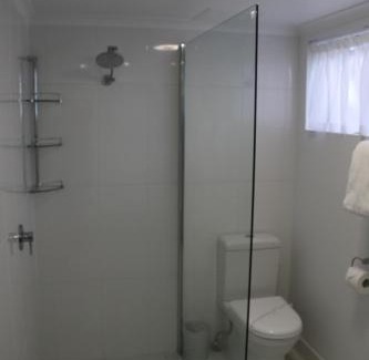 Gladstone Hotel | Oceanfront Park View Motel with Pool & Hot Tub