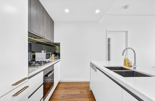 Zetland Apartment | Park-View Retreat: Modern 2BR Waterloo Getaway for Family