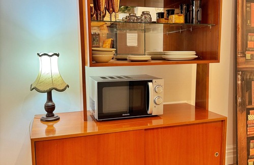 Auckland Central Business District Apartment | Discover Retro Style with Park Views and Breakfast Included!