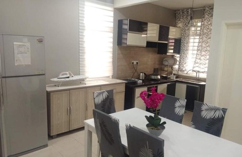 Kampung Serukam House | Top-Rated Park Villa Homestay: Perfect for Families