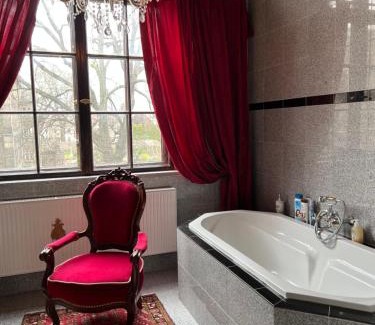 Reichenbach/Oberlausitz Bed & Breakfast | Oceanfront Park Villa Reichenbach - Guest Rated 9.9/10