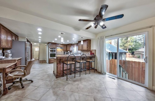 Lakeside Park House | Discover Park & Walk Stateline: Steps from Beach & Casinos