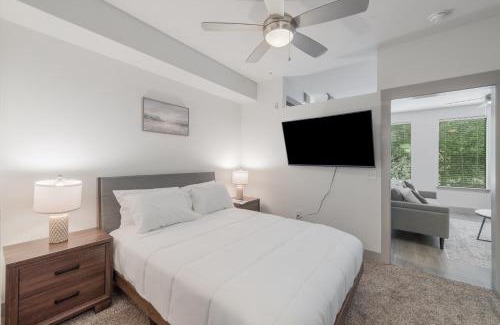 Oak Lawn Apartment | Pet-Friendly Park West 223: Pool, Hot Tub & Parking Access