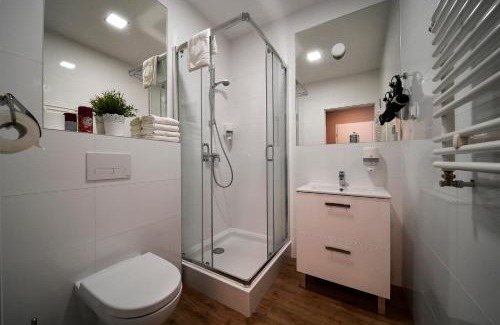 Sopot Resort | Discover PARK45: Pet-Friendly Oceanfront Retreat with Hot Tub