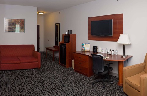Bloomington Hotel | Welcoming Parke Regency Hotel & Conf Ctr: Family-Friendly Stay