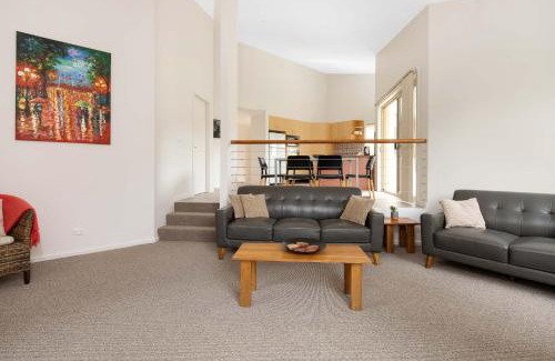 Surf Beach House | Discover Parker by the Sea: Child-Friendly 4-Star Retreat