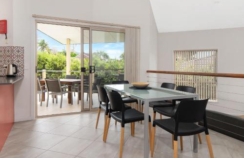Surf Beach House | Discover Parker by the Sea: Child-Friendly 4-Star Retreat