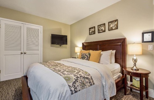 Castro District Hotel | Elegant Parker Guest House - 4-Star Stay with Fine Dining