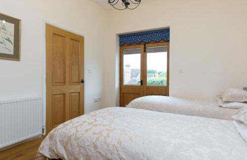 Mathon House | Experience Parkers Lodge: Pet & Child Friendly Getaway
