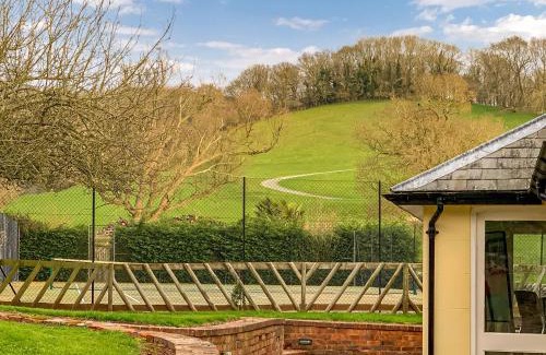 Mathon House | Experience Parkers Lodge: Pet & Child Friendly Getaway