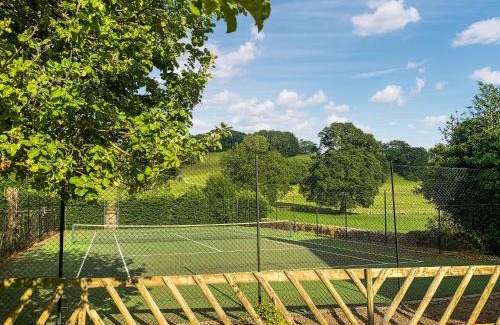 Mathon House | Experience Parkers Lodge: Pet & Child Friendly Getaway