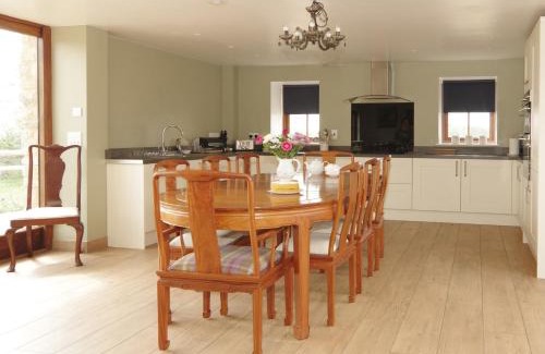 Chackmore House | Family-Friendly Parkfields Barns: Guest Rated 9.5/10