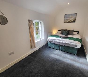 Orpington House | Parkgate Charming Cottage