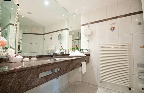 Frickenfelden Hotel | Discover Parkhotel Altmühltal: Spa & Pool Haven