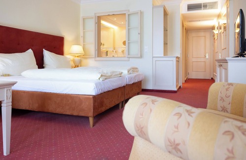 Bad Schallerbach Hotel | Parkhotel: Guest Rated 8.8 with Pool & Spa Amenities