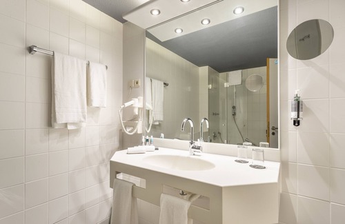 Hildesheim District Hotel | Explore Parkhotel Berghoelzchen: 4-Star Guest Favorite