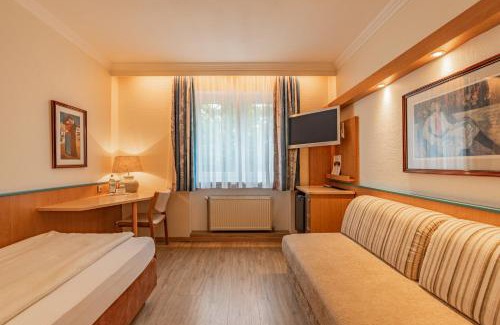 Rosenheim Hotel | Pet-Friendly Parkhotel Crombach with Restaurant & Breakfast
