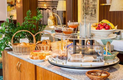 Rosenheim Hotel | Pet-Friendly Parkhotel Crombach with Restaurant & Breakfast