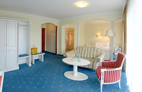 Bad Fuessing Hotel | Elegant Parkhotel: Oceanfront Bliss with Spa & Pool