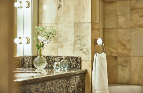 Guetersloh Hotel | Discover Parkhotel Gütersloh: Eco-Friendly 5-Star Retreat