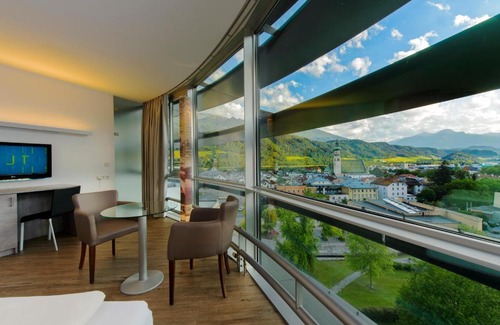 Hall In Tirol Hotel | Discover Comfort at Parkhotel Hall in Tirol - Pet Friendly Stay