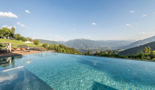 Maranza Hotel | Discover Parkhotel Holzerhof: 4-Star Oceanfront Retreat