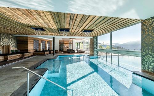 Maranza Hotel | Discover Parkhotel Holzerhof: 4-Star Oceanfront Retreat