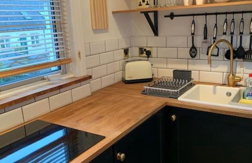 Ashtead Apartment | Convenient Stay Near Pubs and Restaurants with Parking