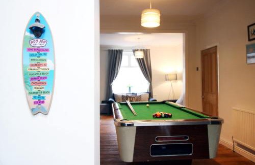 Adamsdown House | Stylish 2BR Hotel with Parking | Pet & Child Friendly