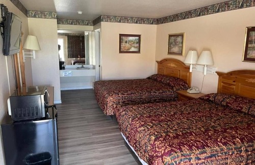 Mathis Hotel | Parking Included, Walk to Dining & Enjoy Lake Corpus Area