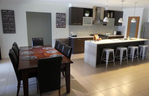 Yarrawonga House | Parkins Fairway - Yarrawonga: Guest Rated 10/10 with Wi-Fi