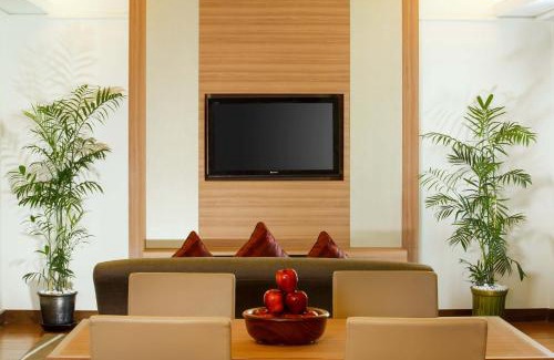 Yangon downtown Hotel | Elegant PARKROYAL Yangon: 5-Star Comfort with Great Amenities