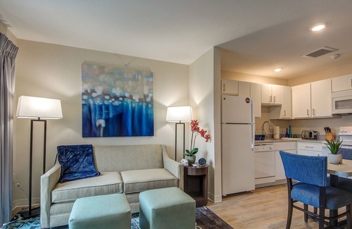 Richardson Hotel | Experience Parks Residential in Richardson with Pool & Spa