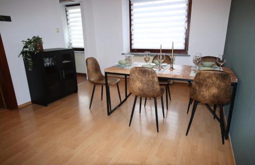 Ensdorf House | Parkside - 24h Self Check - in - bis 5 Personen - Nähe Saarlouis - Wifi - Parken - ganze Haus