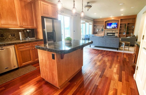 Starcrest House | Parkside 5B Retreat: Family-Friendly Stay with BBQ Access