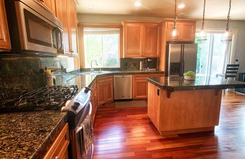 Starcrest House | Parkside 5B Retreat: Family-Friendly Stay with BBQ Access