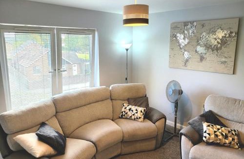 Normanton Apartment | Cozy Parkside Apartment Normanton with Breakfast Included
