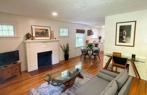 Manito House | Parkside Bungalow: Family-Friendly Retreat near Manito Park