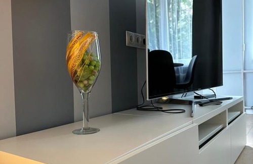 Agenskalns Apartment | Discover Parkside Escape: Stylish 1-BR with Breakfast Included